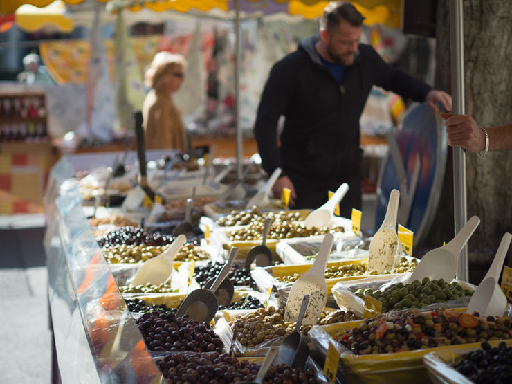 L'Ilse sur la Sourge Sunday Market